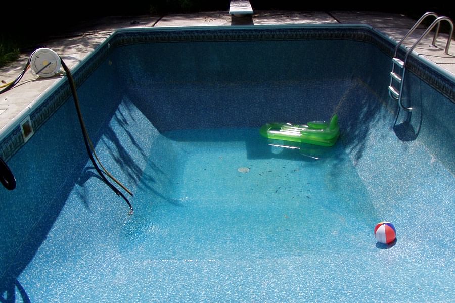 refilling swimming pool