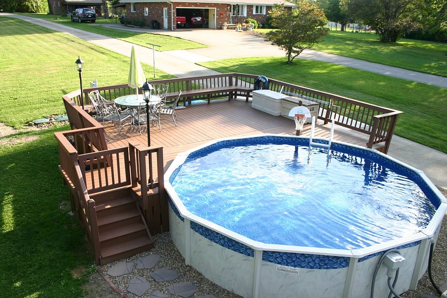 Person installing an expandable pool liner